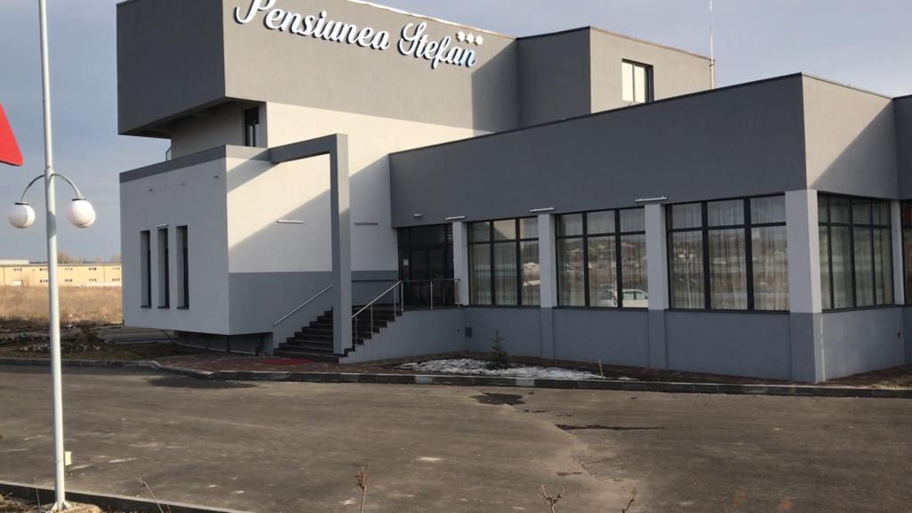 Pensiunea Stefan Craiova Exteriör bild